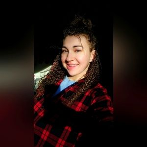 Meet your Posher, Caitlyn